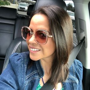 Meet your Posher, Yanina